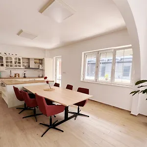Bed & Breakfast Biomade, Praha
